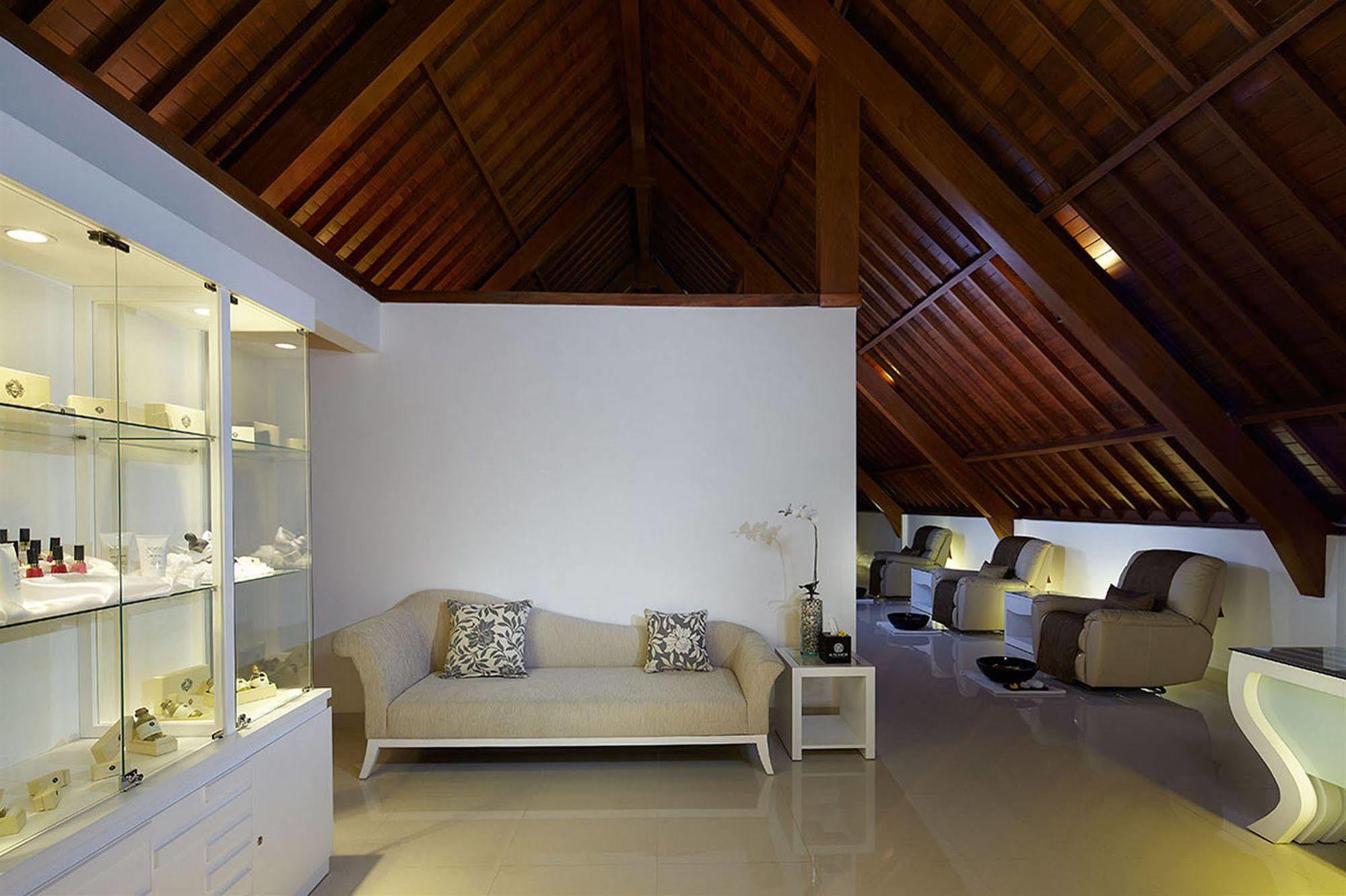 Kuta Angel Hotel - Luxurious Living Exterior photo